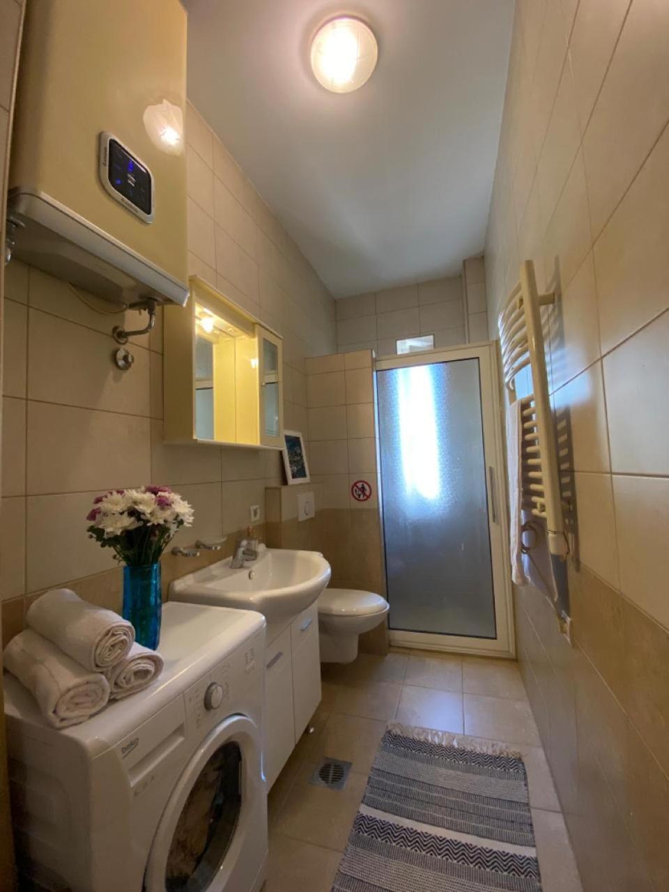 Stylish King Downtown Apartment พอดโกริกา ภายนอก รูปภาพ
